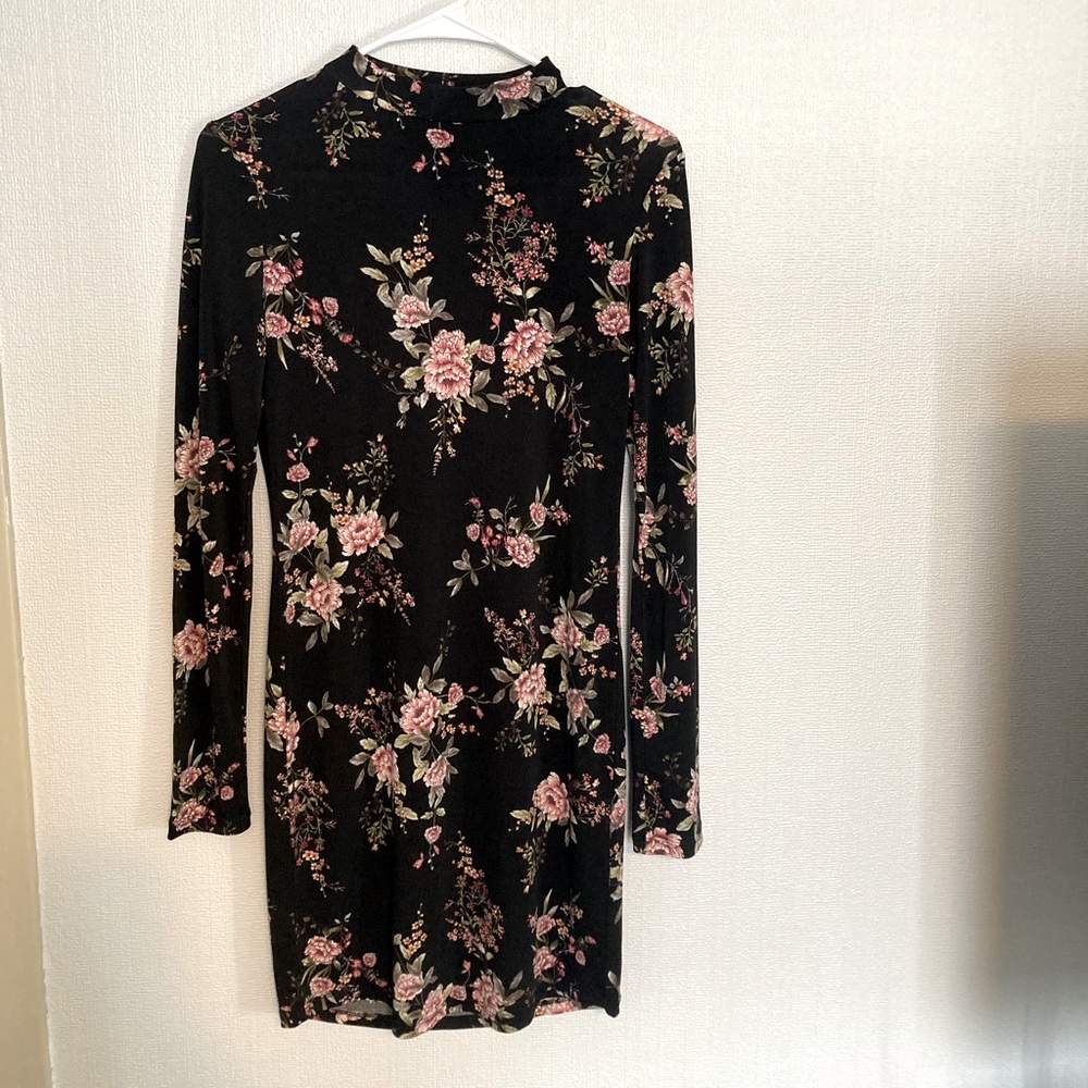 Forever 21 Floral Stunning Figure Forming Winter Dress